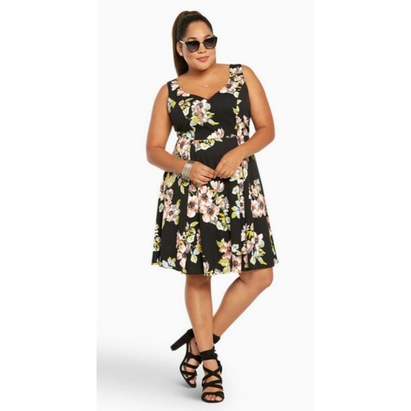 torrid | Floral Print Ponte Pleated Skater Dress - Picture 3 of 11